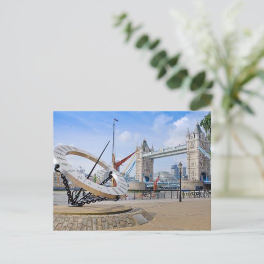 Tower Bridge en Sun Dial, Londen Verenigd Koninkri Briefkaart (Staand voorkant)