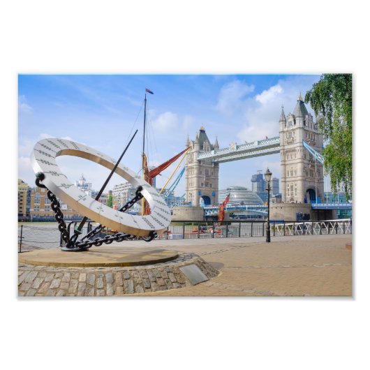 Tower Bridge en Sun Dial, London UK Print Foto Afdruk (Voorkant)