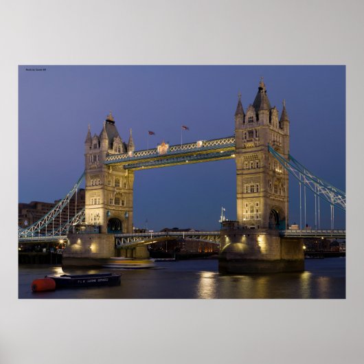 Tower Bridge London England in Dusk Poster (Voorkant)