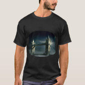 Tower Bridge London in Night Fog T-shirt (Voorkant)