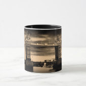 Tower Bridge-Mok Mok (Midden)