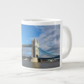 Tower Bridge-Mokken. Grote Koffiekop (Voorkant rechts)