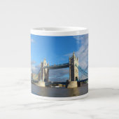 Tower Bridge-Mokken. Grote Koffiekop (Voorkant)