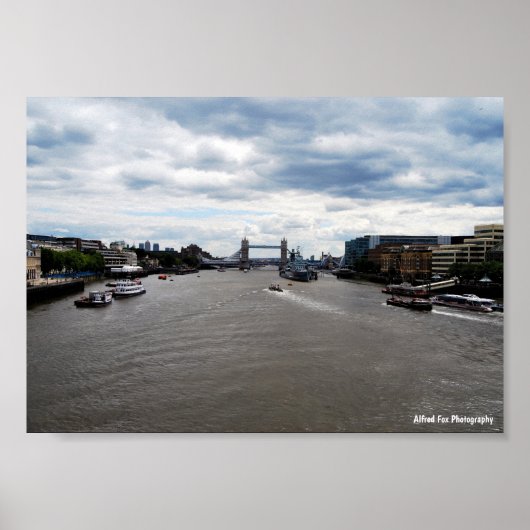 Tower Bridge & Rivier Thames Landschap Poster (Voorkant)