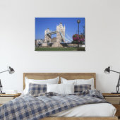 Tower Bridge, Theems, Londen, Engeland Canvas Afdruk (Insitu (Slaapkamer))
