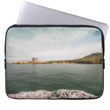 Tower en groene Ierse kliffen