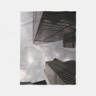 Tower in de stad. fleece deken