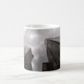 Tower in de stad. koffiemok (Center)