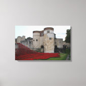 Tower of London met keramische papavers - Canvas (Voorkant)