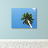 Towering Tropical Palm Tree Against a Bright Sky Canvas Afdruk (Insitu (Houten vloer))