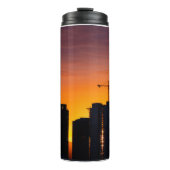 Towerkranen die prachtige zonsondergang silhouette thermosbeker (Voorkant)