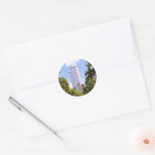Towers door de bomen ronde sticker (Envelop)