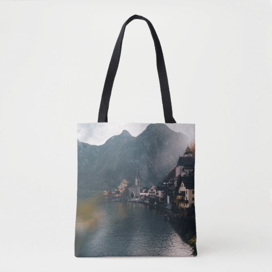 TOWN BESIDE LICHAAM VAN WATER EN MOUNTAINEN TOTE BAG (Voorkant)