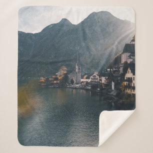 TOWN BESIDE LICHAAM WATER EN MOUNTAINEN SHERPA DEKEN