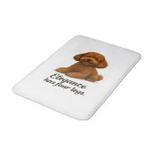 Toy Poodle – Elegantie Heeft Vier poten Badmat (Gekanteld)