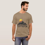 Toyota Mountain Logo Small Chestleft Size T-shirt (Voorkant volledig)