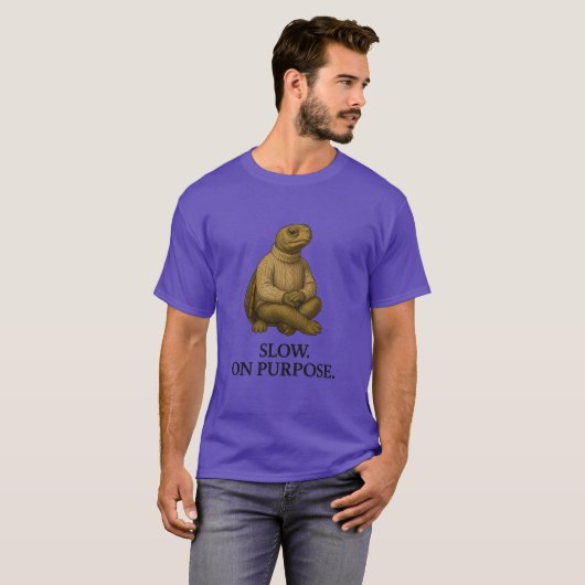 TRAAG MET OPZET. T-SHIRT (Voorkant volledig)