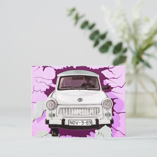 Trabant-auto en roze/Lila Berlijnse muur Briefkaart (Staand voorkant)