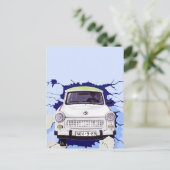 Trabant Car, Bleek Blue, Berlijnse muur Briefkaart (Staand voorkant)