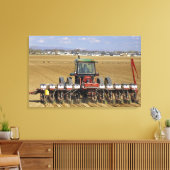 Tractor die een maiszaaimachine trekt. canvas afdruk (Insitu (Woonkamer))
