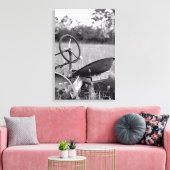 Tractor in gras zwart-wit canvasprint canvas afdruk (Insitu (Woonkamer))