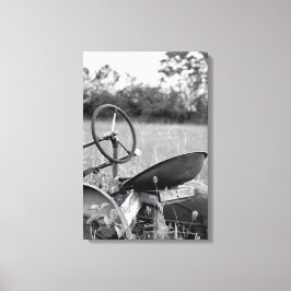 Tractor in gras zwart-wit canvasprint canvas afdruk