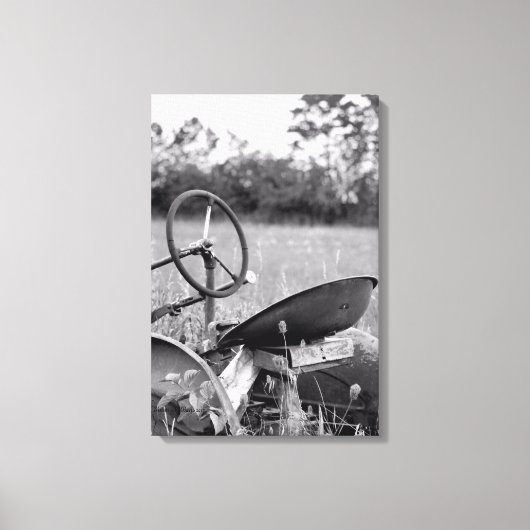 Tractor in gras zwart-wit canvasprint canvas afdruk (Voorkant)