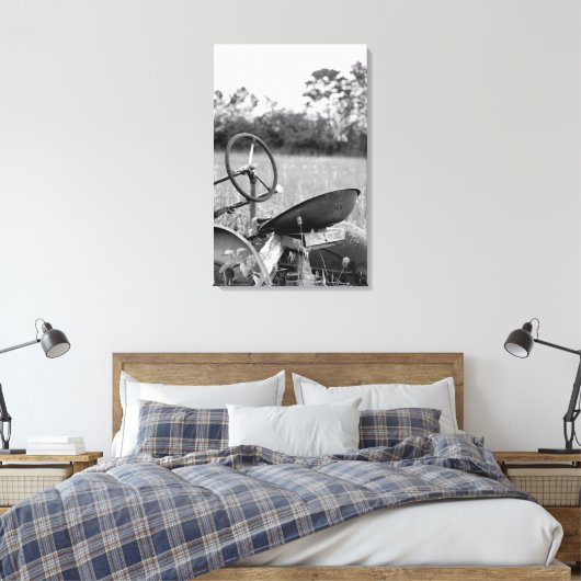 Tractor in Grass Black en White Canvas Print (Insitu (Slaapkamer))