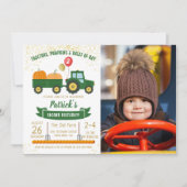 Tractor Pumpkin Herfst Boy Photo Birthday Invitati Kaart (Voorkant)
