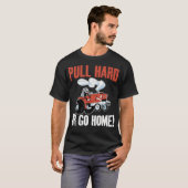 Tractor Trekkend Met 'Pull Hard Or Go Home' T-shirt (Voorkant volledig)