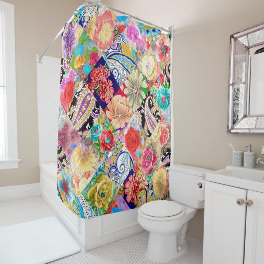 traditional indian paisley pattern on navy backgro douchegordijn (In situ)