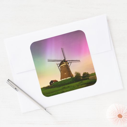 Traditional windmill under the Northern Lights Vierkante Sticker (Envelop)