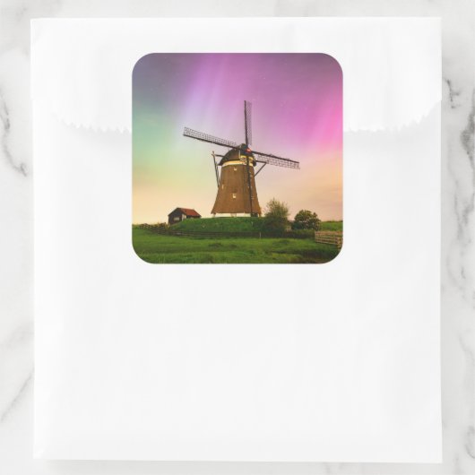 Traditional windmill under the Northern Lights Vierkante Sticker (Tas)