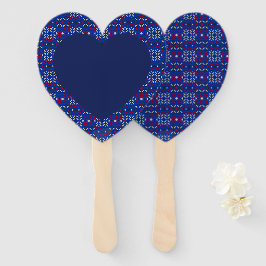 Traditioneel geometrisch pixelpatroon in diepblauw handwaaier