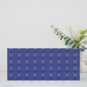 Traditioneel geometrisch pixelpatroon in diepblauw menu (Staand voorkant)