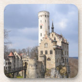 Traditioneel kasteel op Cliff op dag van de troep Bier Onderzetter (Voorkant)