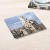 Traditioneel kasteel op Cliff op dag van de troep Kartonnen Onderzetters (Schuin)