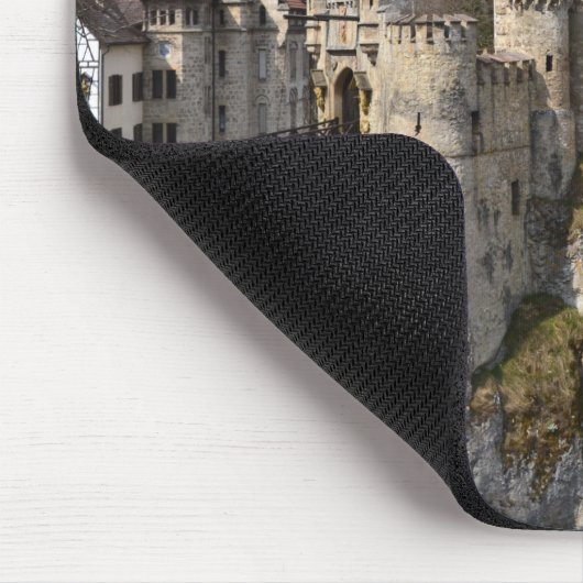 Traditioneel kasteel op Cliff op dag van de troep Muismat (Hoek)