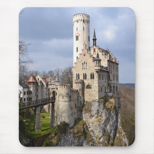 Traditioneel kasteel op Cliff op dag van de troep Muismat (Voorkant)