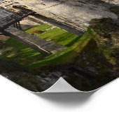 Traditioneel kasteel op Cliff op dag van de troep Poster (Hoek)