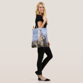 Traditioneel kasteel op Cliff op dag van de troep Tote Bag (Op model)