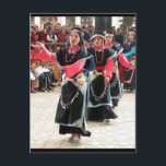Traditioneel kostuum voor Tibetaanse dansers Briefkaart<br><div class="desc">De Tibetaanse dansers van het vrouw in het traditionele regionale kostuum presteren op de Internationale Dag van de Mensenrechten in McleodGanj,  Dharamsala,  HP,  India. Dit briefkaart voor reisfotografie zal je walging aanwakkeren voor exotische culturen en bestemmingen.</div>