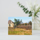 Traditioneel landbouwgebouw en hek briefkaart (Staand voorkant)