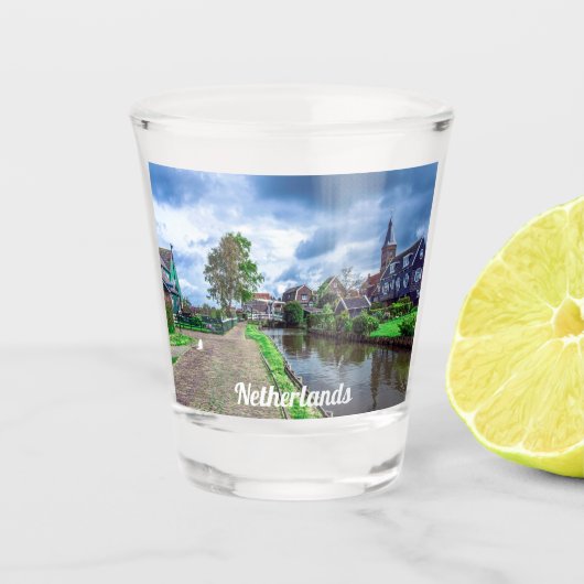 Traditioneel vissersdorp Marken, Nederland Shot Glas (Voorkant)