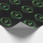 Traditionele Amerikaanse trouwdag 4 jaar Cadeaupapier<br><div class="desc">Een ontwerp om vier jaar huwelijk te vieren. Dit ontwerp heeft een groen (de traditionele kleur voor deze verjaardag) gekleurd laurierontwerp op een zwarte achtergrond. Vruchten/bloemen is het traditionele geschenk dat de Verenigde Staten voor deze keer hebben. In de tekst staat de viering van de 4 jaar oude bloemen en...</div>