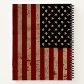 Traditionele Amerikaanse vlagfamilie ontvangt boek (Achterkant)