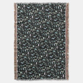 Traditionele Botanische Blad Patroon Blues op Zwar Deken (Voorkant Verticaal)