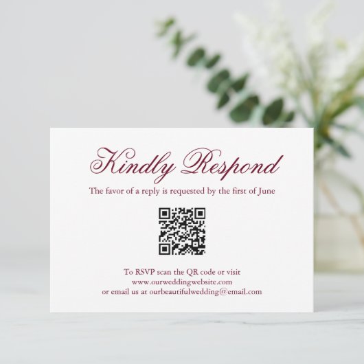 Traditionele Bourgondische formele QR-code bruilof RSVP Kaartje (Staand voorkant)