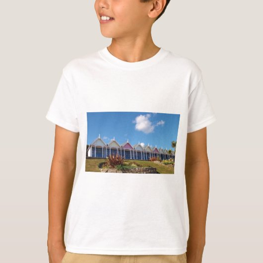 Traditionele Britse strandhuisjes T-shirt (Voorkant)
