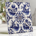 Traditionele Delfts Blauwe Bloemen en Windmolen Tegeltje<br><div class="desc">Beleef de charme van het ambachtelijke Nederlandse ambacht met deze Delfts blauwe tegel met ingewikkelde kobaltblauwe design en schilderachtig windmolens op helder wit keramiek. De handgeschilderde details en delicate penseelvoering roepen een volkskunst esthetiek op, waardoor deze tegel ideaal is voor backsplashes, accentmuren of het toevoegen van tijdloze elegantie aan uw...</div>